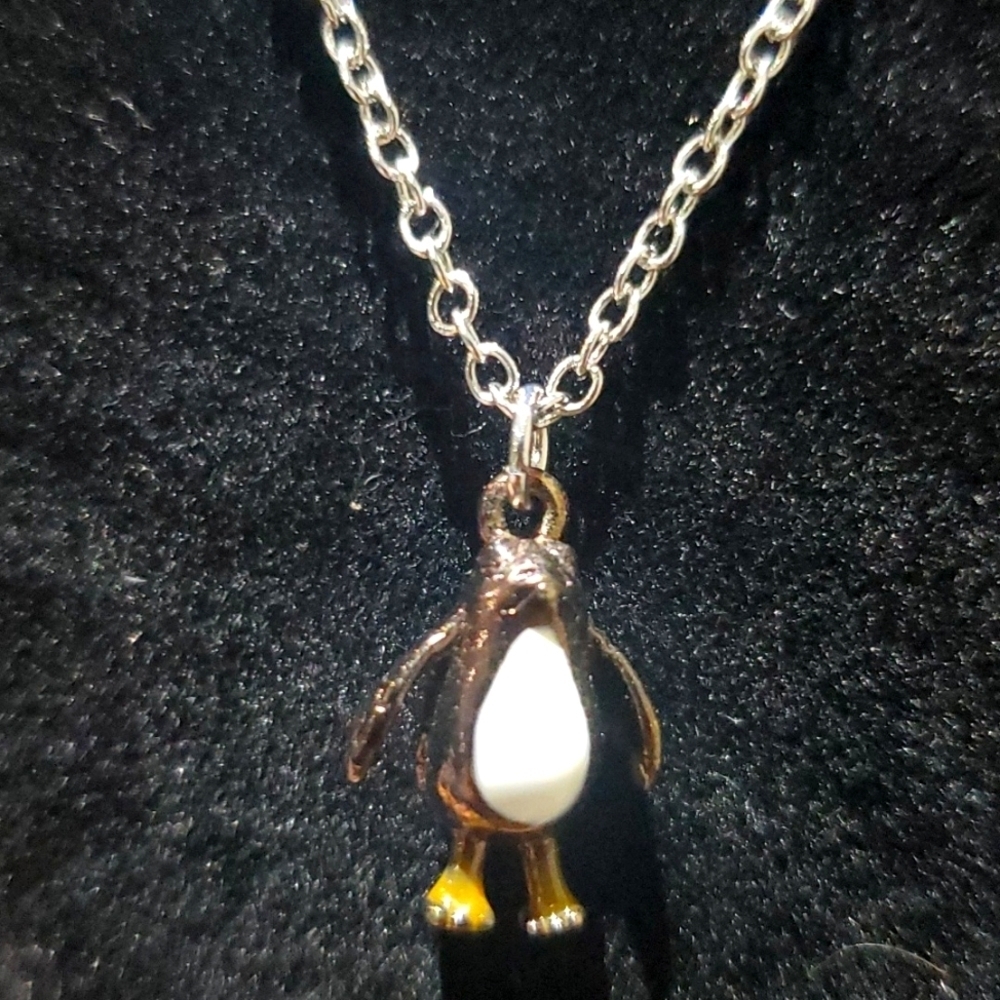 Star Wars Porg Pendant Necklace 20" silver tone chain